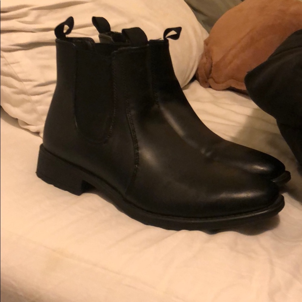 Men’s leather Chelsea boots